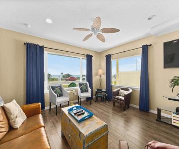 Pier Watch 3 Br home by RedAwning