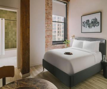 LIVN West Loop Chicago Queen Superior Studio