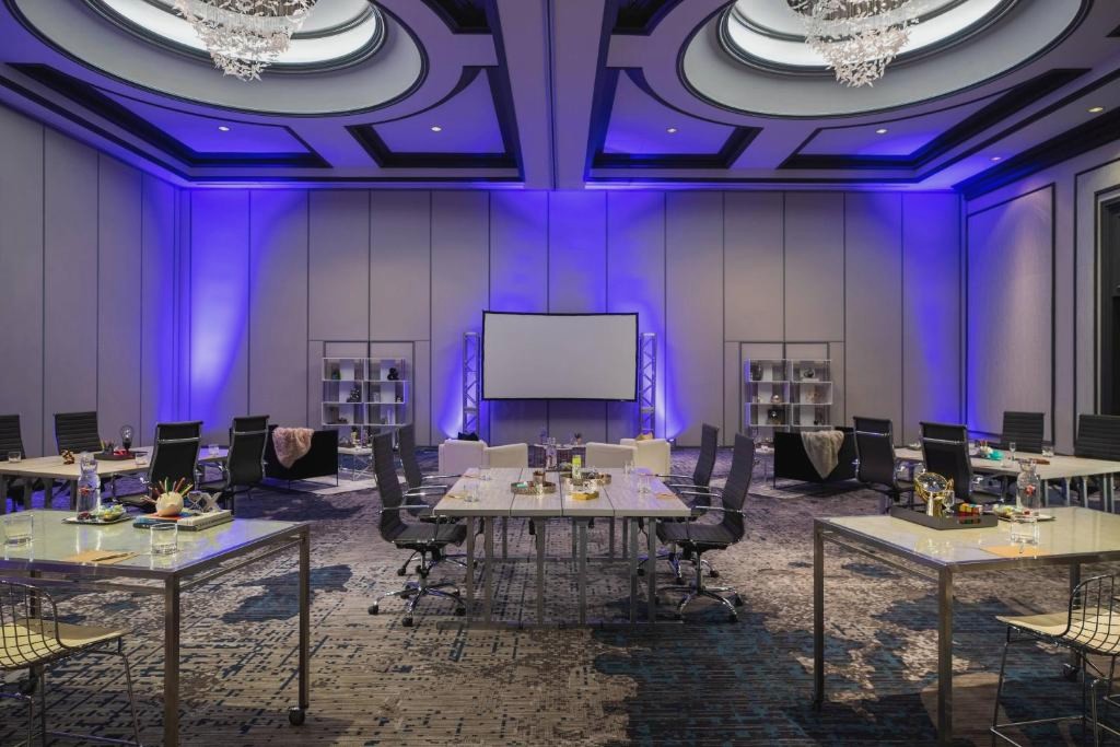 Renaissance Chicago Downtown Hotel