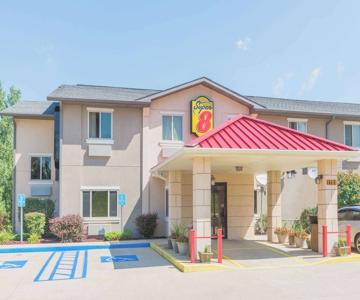 Super 8 by Wyndham Bloomington