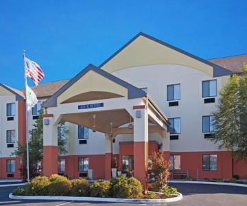 Holiday Inn Express & Suites Muncie