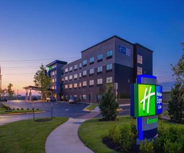Holiday Inn Express & Suites Olathe West