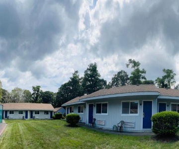 Captain's Lodge Motel