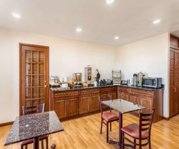 Rodeway Inn & Suites