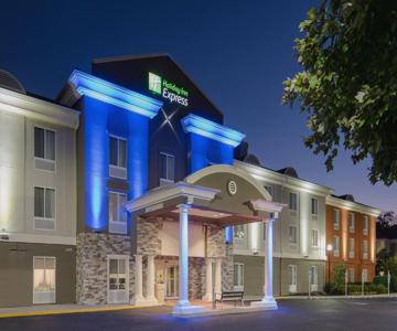 Holiday Inn Express & Suites Philadelphia - Mt Laurel