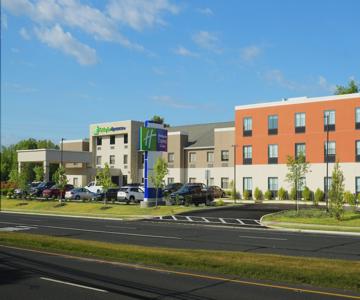 Holiday Inn Express & Suites Williamstown - Glassboro
