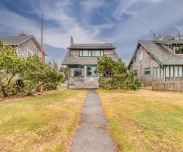 The Tides 4 Br home by RedAwning