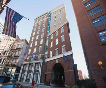 Hampton Inn & Suites