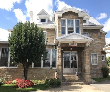 Colonial Hotel- Motel