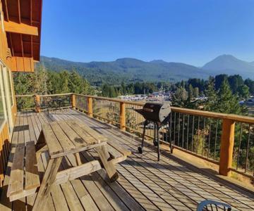 `Elk Ridge` | Hot tub, Wifi, Roku, Close to town.