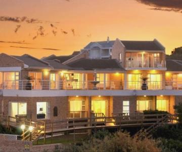 Kellys Beachfront Apartments