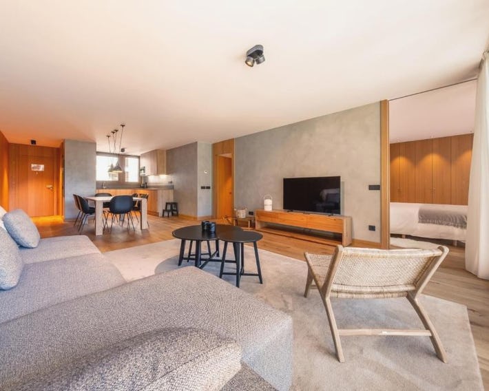 Ski-to-door & Spa By Select Rentals