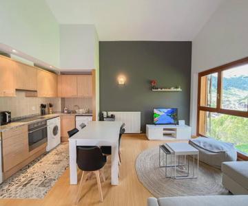 Impresionante Ático 3 Habitaciones - 6PAX - Vistas Valle Soldeu - Free Parking - Wifi - Netflix