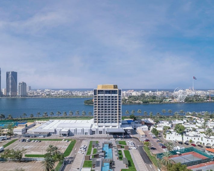 Hotel Holiday International