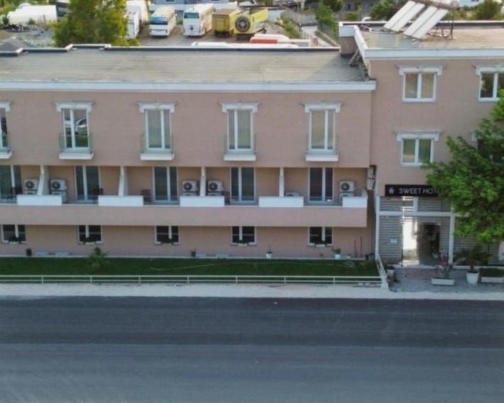 Sweet Hotel