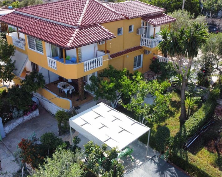 Golden Villa Geri