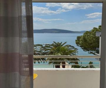 Elena Rooms and Apartments