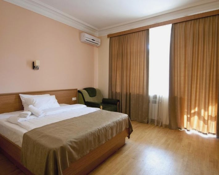 Albert House Hotel and Tours