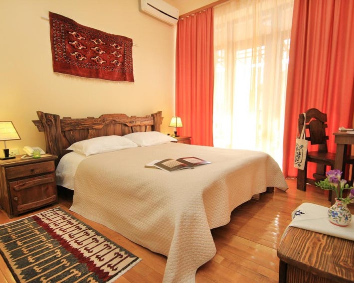 Silk Road Hotel
