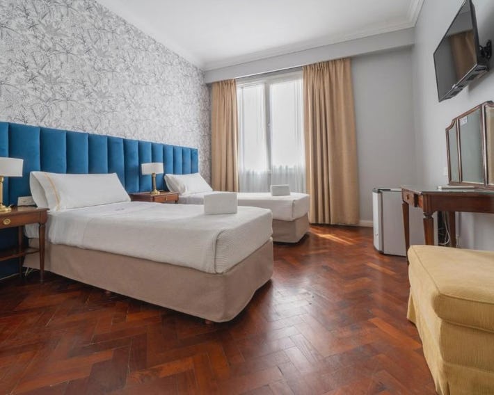 HOTEL REGIS
