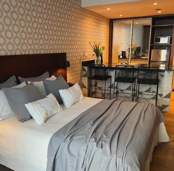 ian Hotel