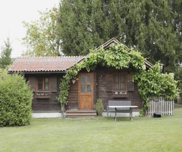 Gemütliche Blockhütte mit grosem Garten