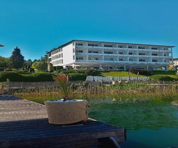 Tennis & Yacht Hotel