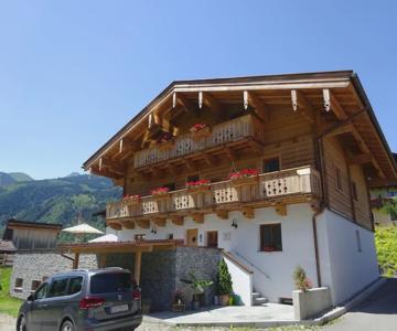 Gemütliche Dachgeschosswohnung mit Balkon & Garten