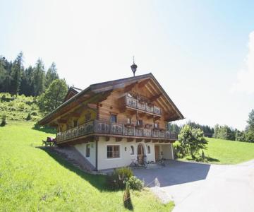 Mansion in Eben near Ski Salzburger Sportwelt