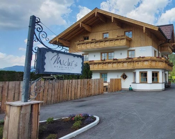Michis Aparthotel