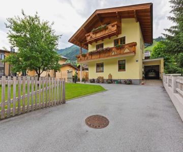 Chalet In Grossarl Near Ski Slopes