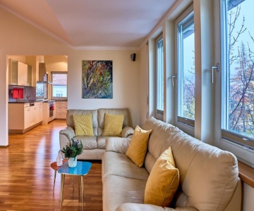 Große Exklusive Wohnung Mit Balkon Und Fantastischer Aussicht Auf Die Bergwelt Inkl Privatem Parkpla