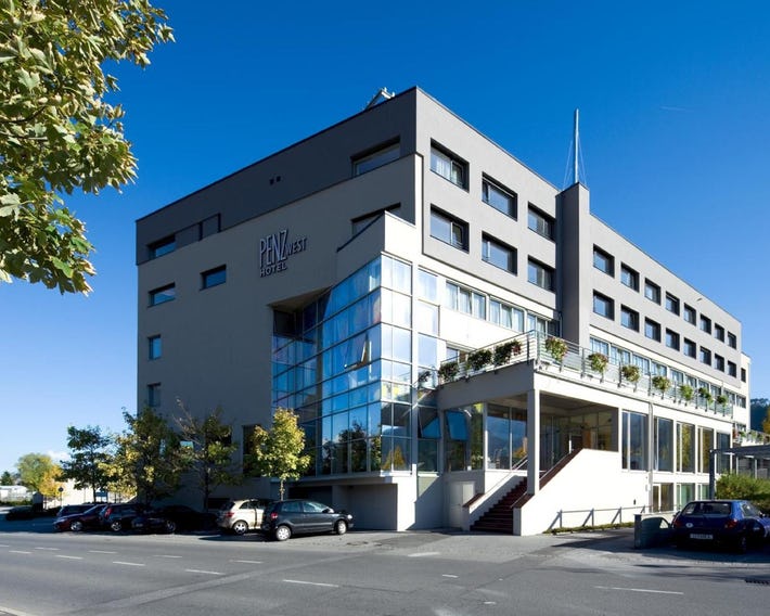 Penz West Hotel