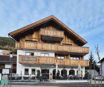 Burgstadl Aparthotel & Restaurant