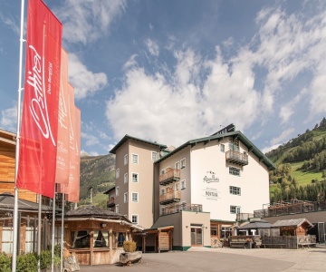 AlpenParks Hotel & Apartment Montana Matrei