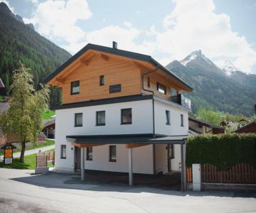 Johann Apartments