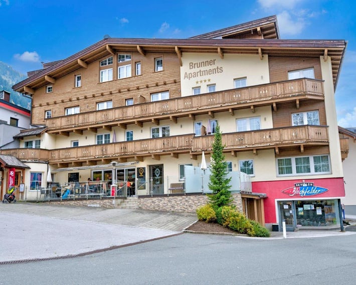 Ski-In Ski-Out Brunner Apartment Top 2