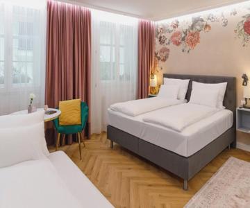 Vienna Hideaways - Boutique Stay with Secret Courtyard Access