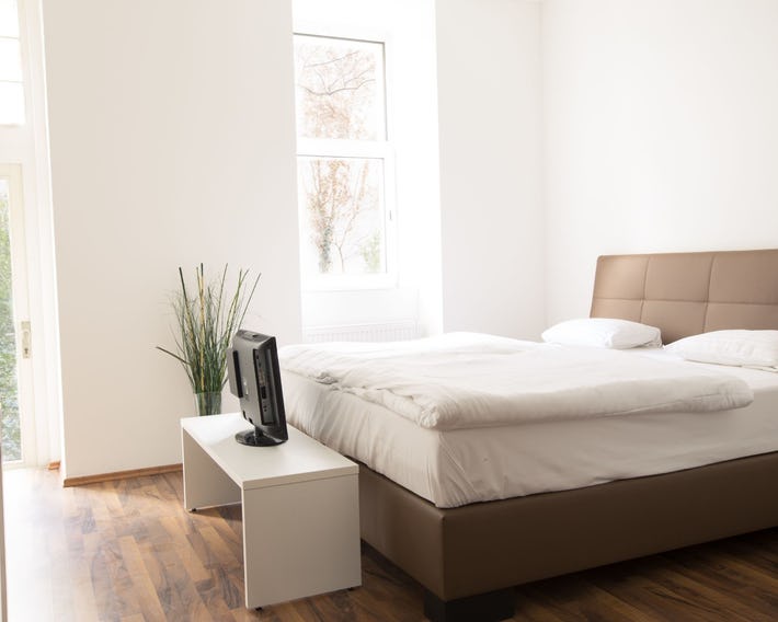 Grand Central Studio Apartments