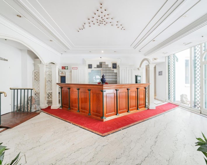 Self-Check-In Hotel Adlon