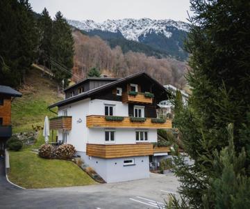 Haus Tisch