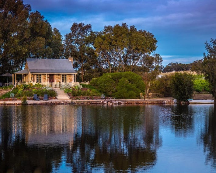 Stonewell Cottages and Vineyards