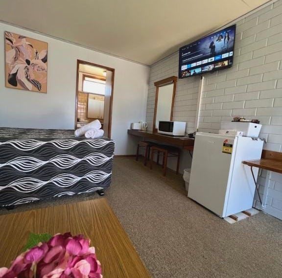 Century Motor Inn, Finley