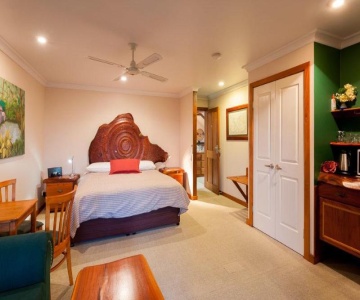 Artisan Spa Views B&B and Cottage