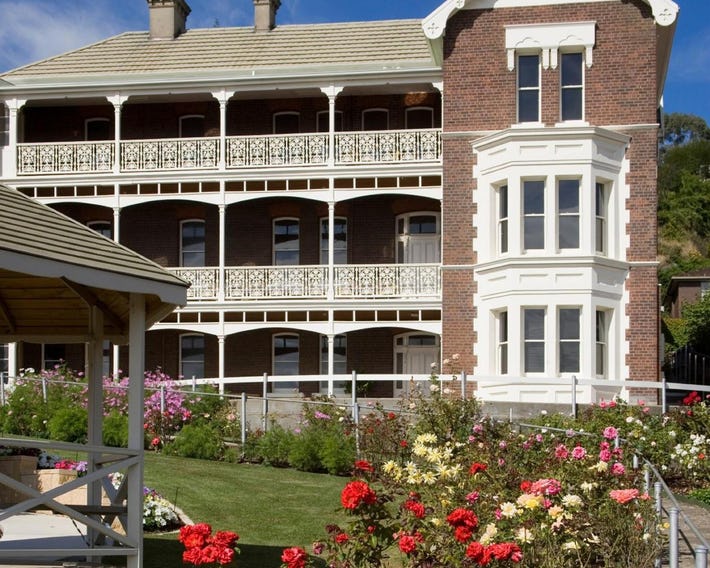 Auldington Hotel