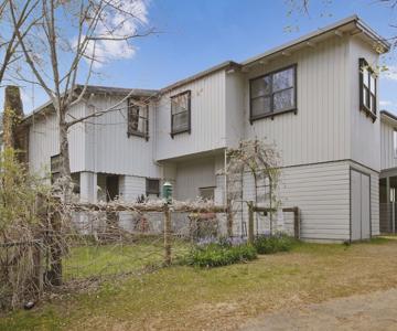 Le Chateau - Centrally Located