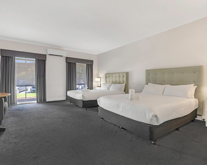 Caledonian Hotel Motel