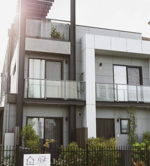 Timber Door Luxury Accommodation Geelong
