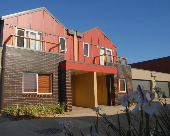 The Lakes Apartments