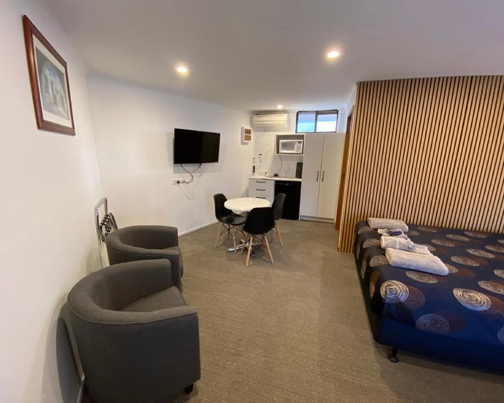 Golden Country Motel and Caravan Park